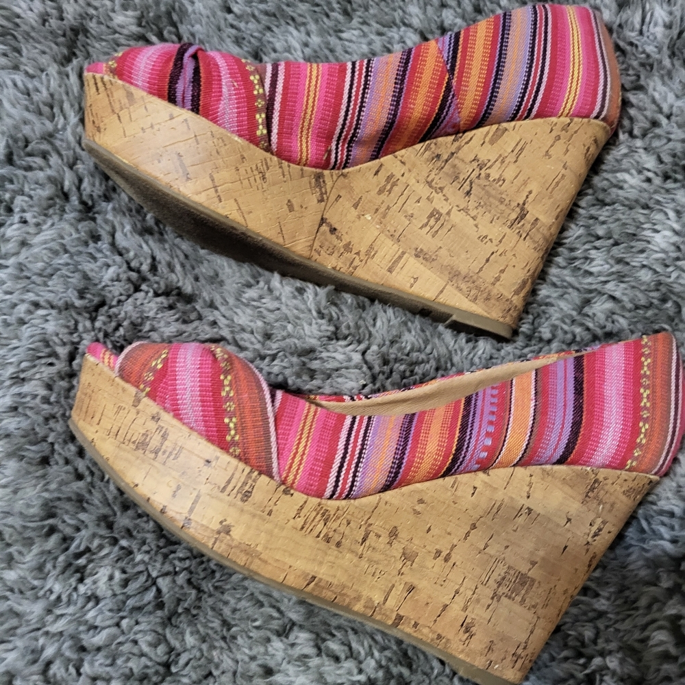 💥💥💥SALE💥💥💥REPORT MULTI COLORED WEDGE  SHOES sz 8 M
